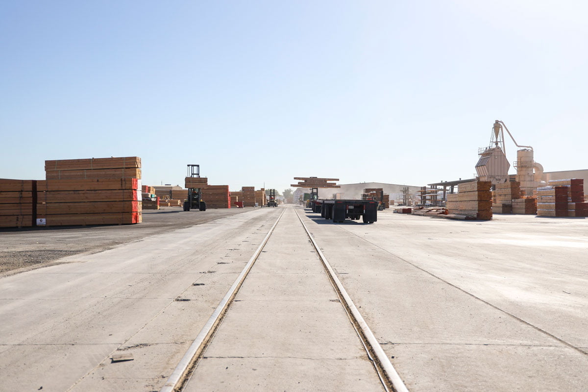 Wide angle photo of GSL Stockton lumberyard