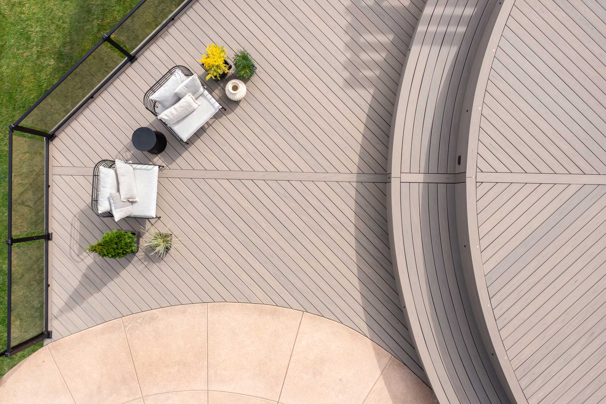 Trex Transcend Lineage Composite Decking on large deck in Biscayne color