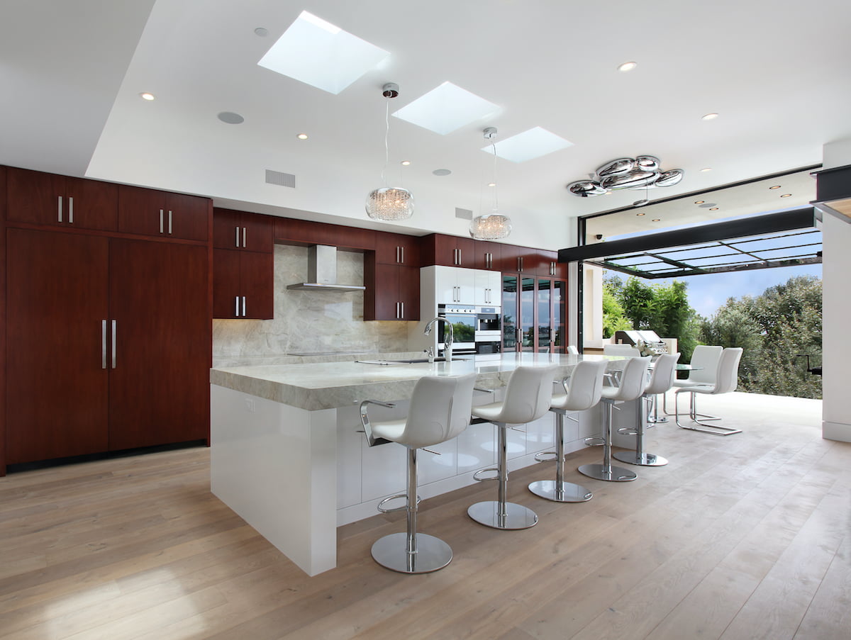 Dining space with Euroline glass door