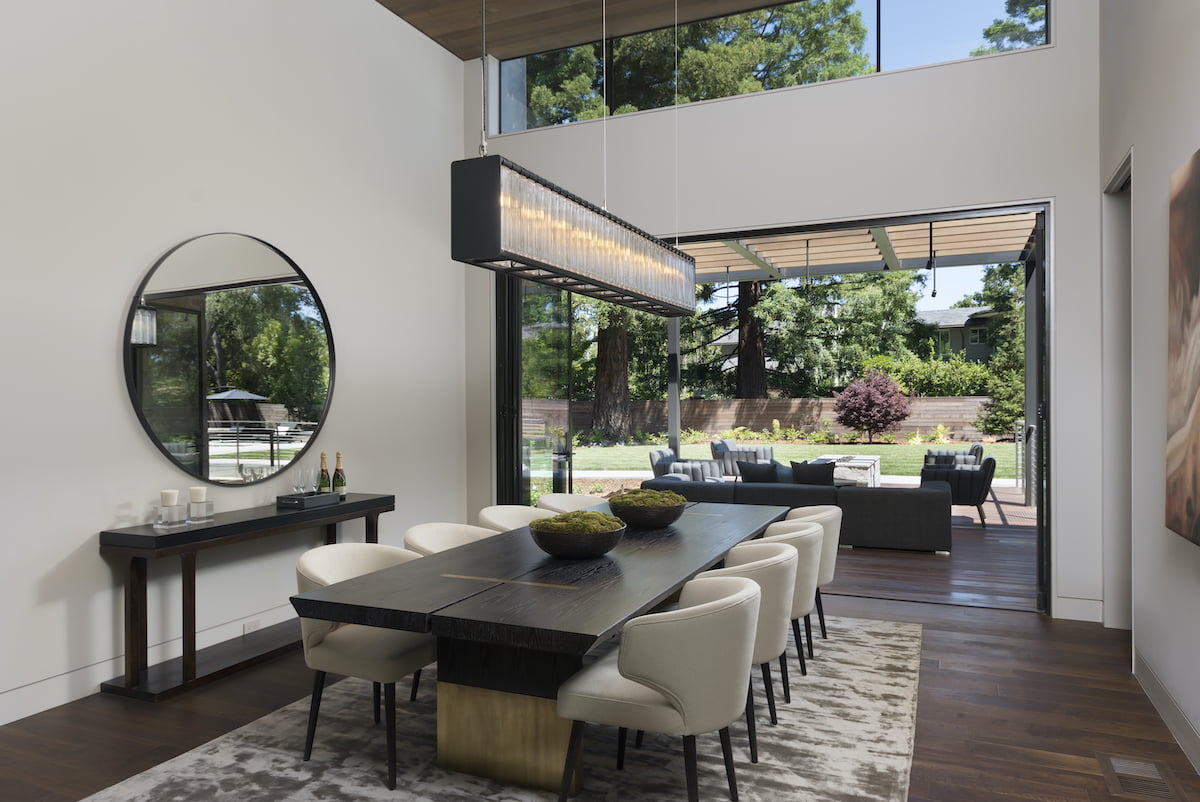 Living room with door by Euroline