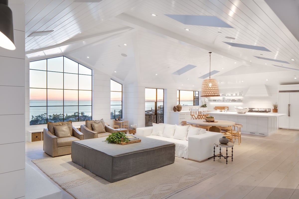 Minimal beach house with Euroline windows