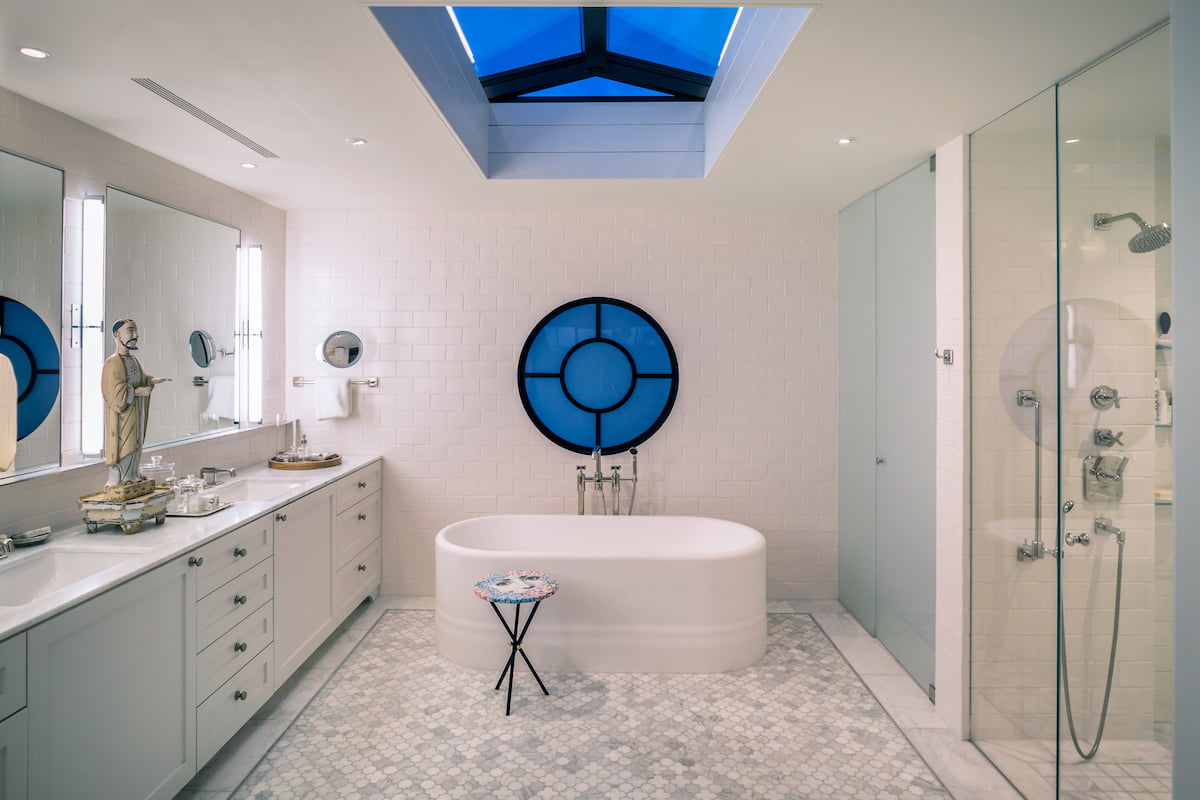 Minimalist bathroom window by Euroline