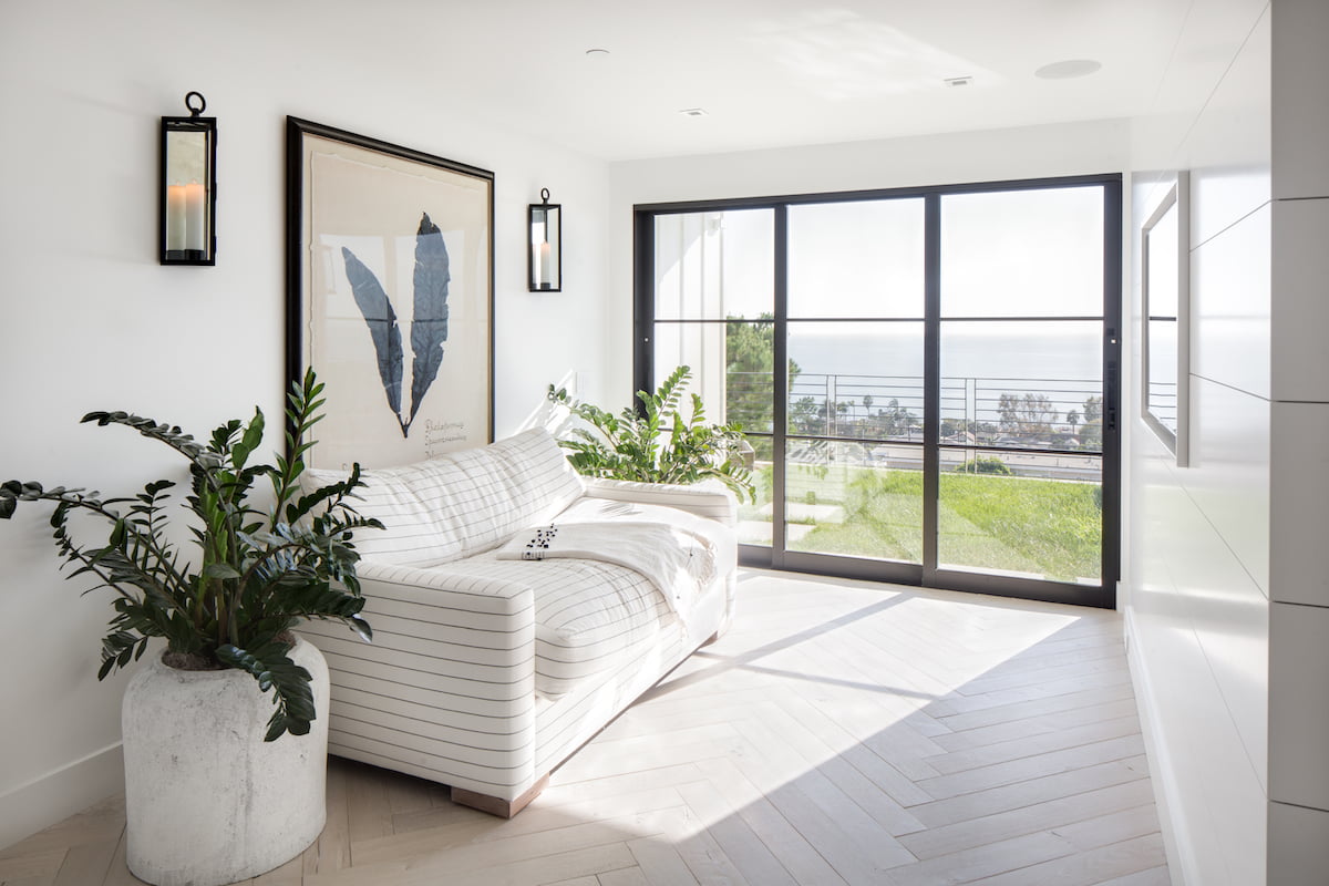 Modern windows by Euroline