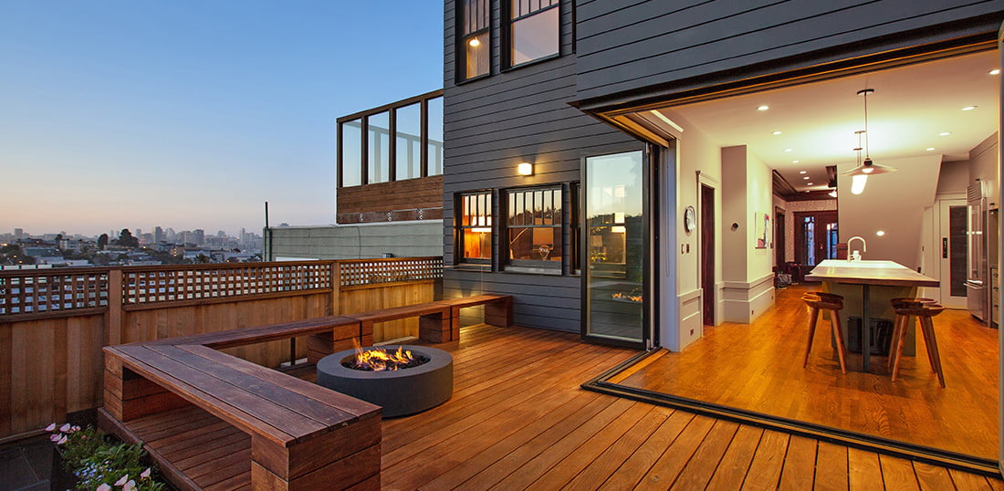 Urban home overlooking cityscape with wraparound folding LaCantina Doors