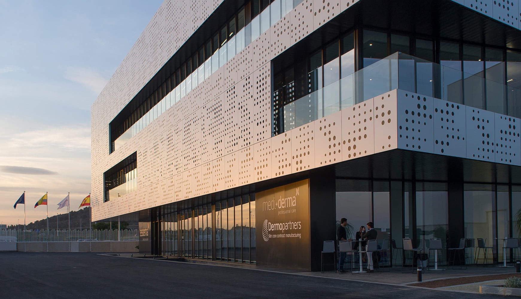 domino building trespa