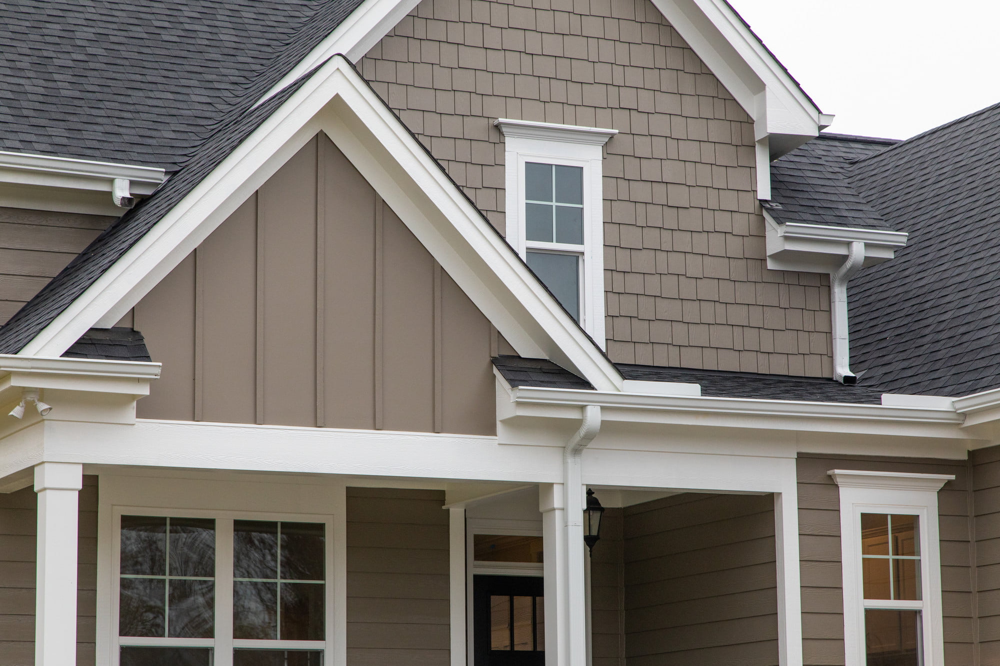 Allura Shelby rock cliffs tan shingles and lap