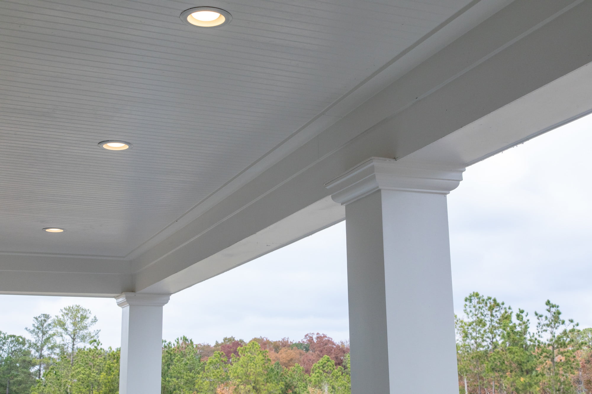 Allura snow reversible trim white columns
