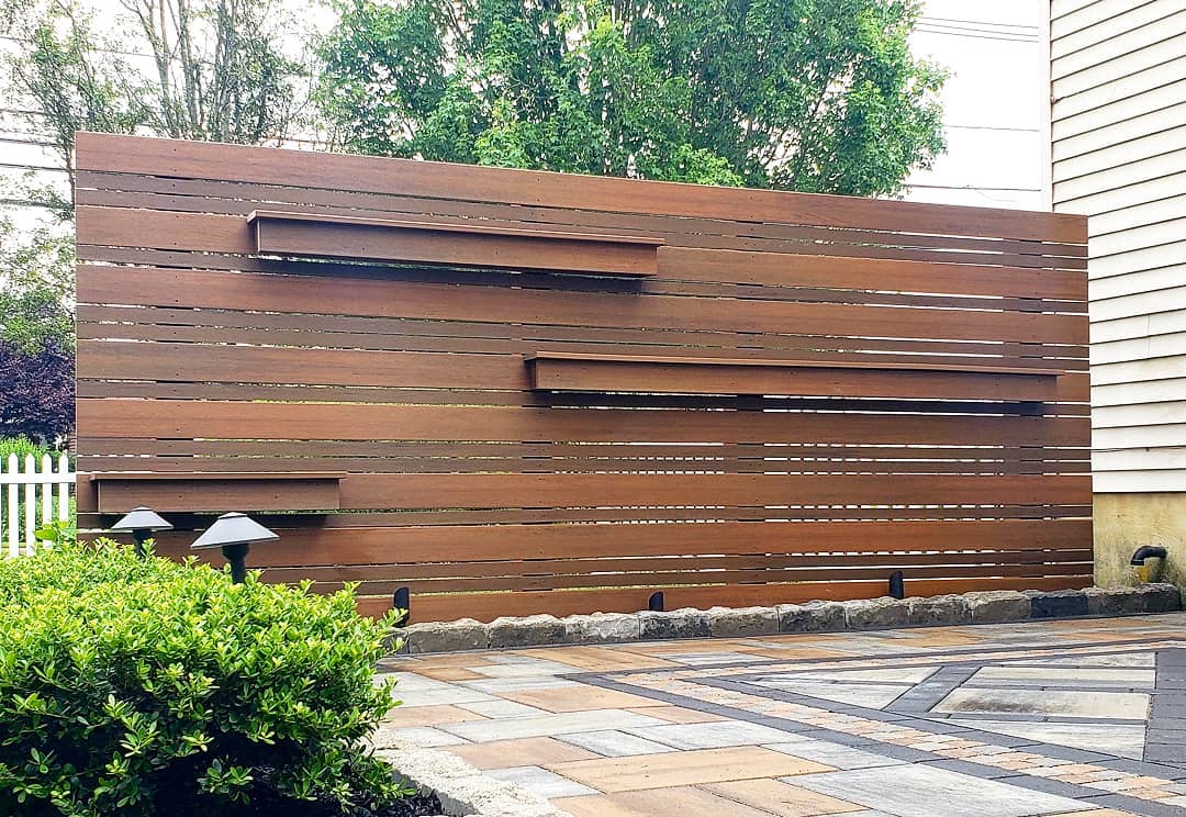 Fiberon decking privacy wall