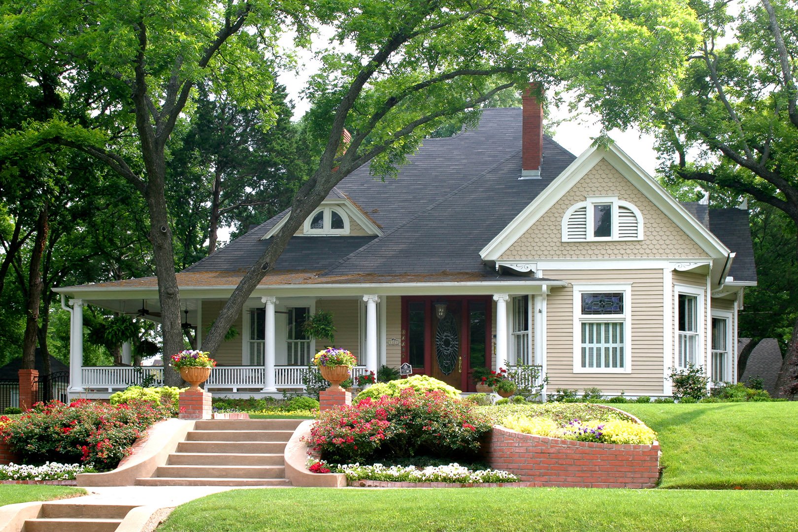 EnduraPlus trim on suburban home with front porch