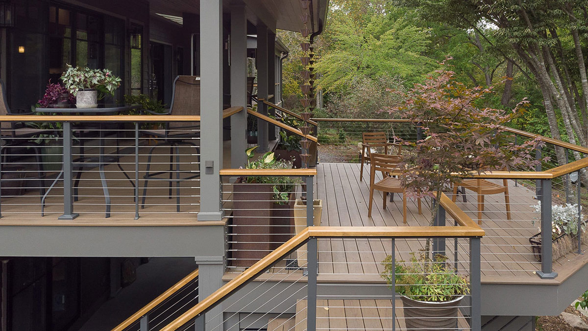Feeney DesignRail ColorEasy colors on multi level deck
