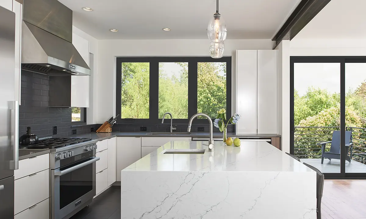 Black Milgard C700 Fiberglass windows in a brightly lit living room. Credit ©John Muggenborg.