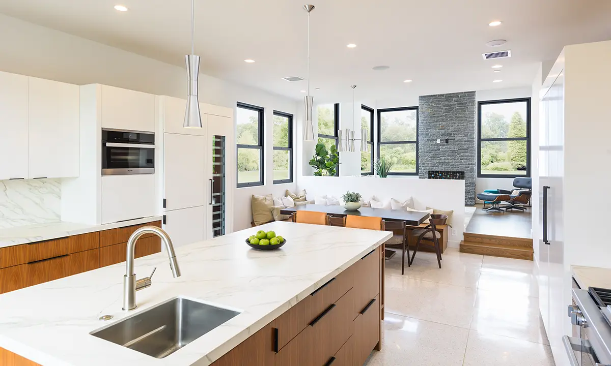 Milgard C700 Fiberglass windows in a brightly lit living room. Credit ©John Muggenborg.