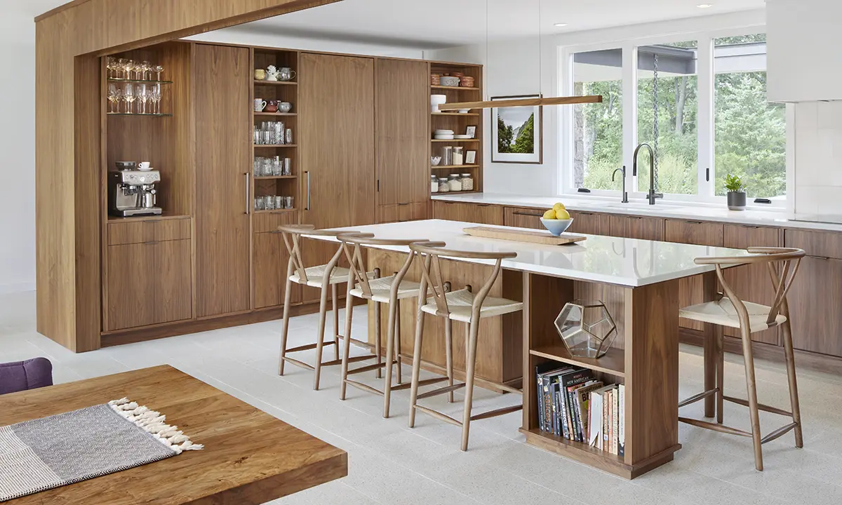 Milgard C700 Fiberglass windows in a brightly lit living room. Credit ©John Muggenborg.