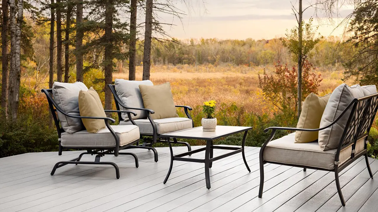 Backyard deck with MoistureShield composite decking during fall
