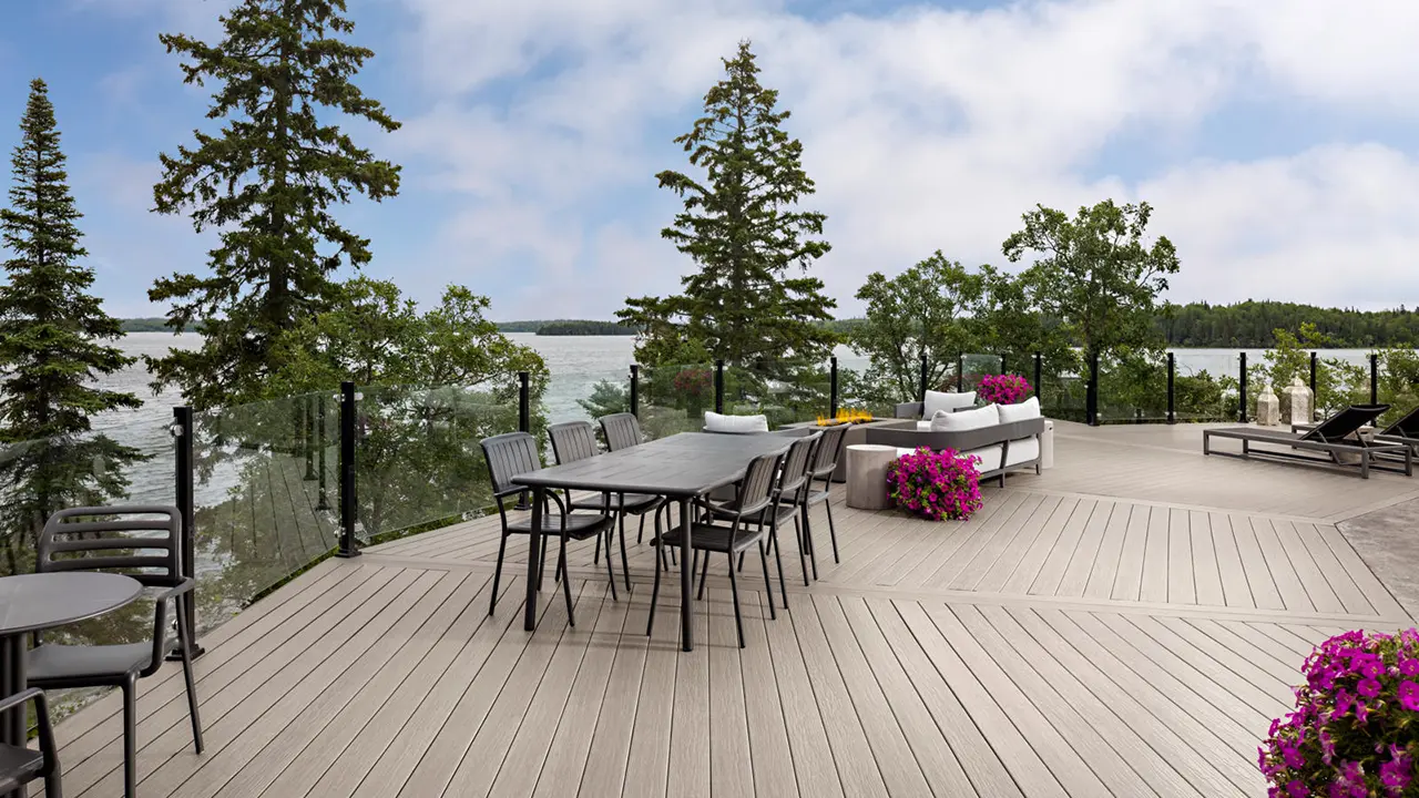 Lakeview home back patio with MoistureShield composite decking